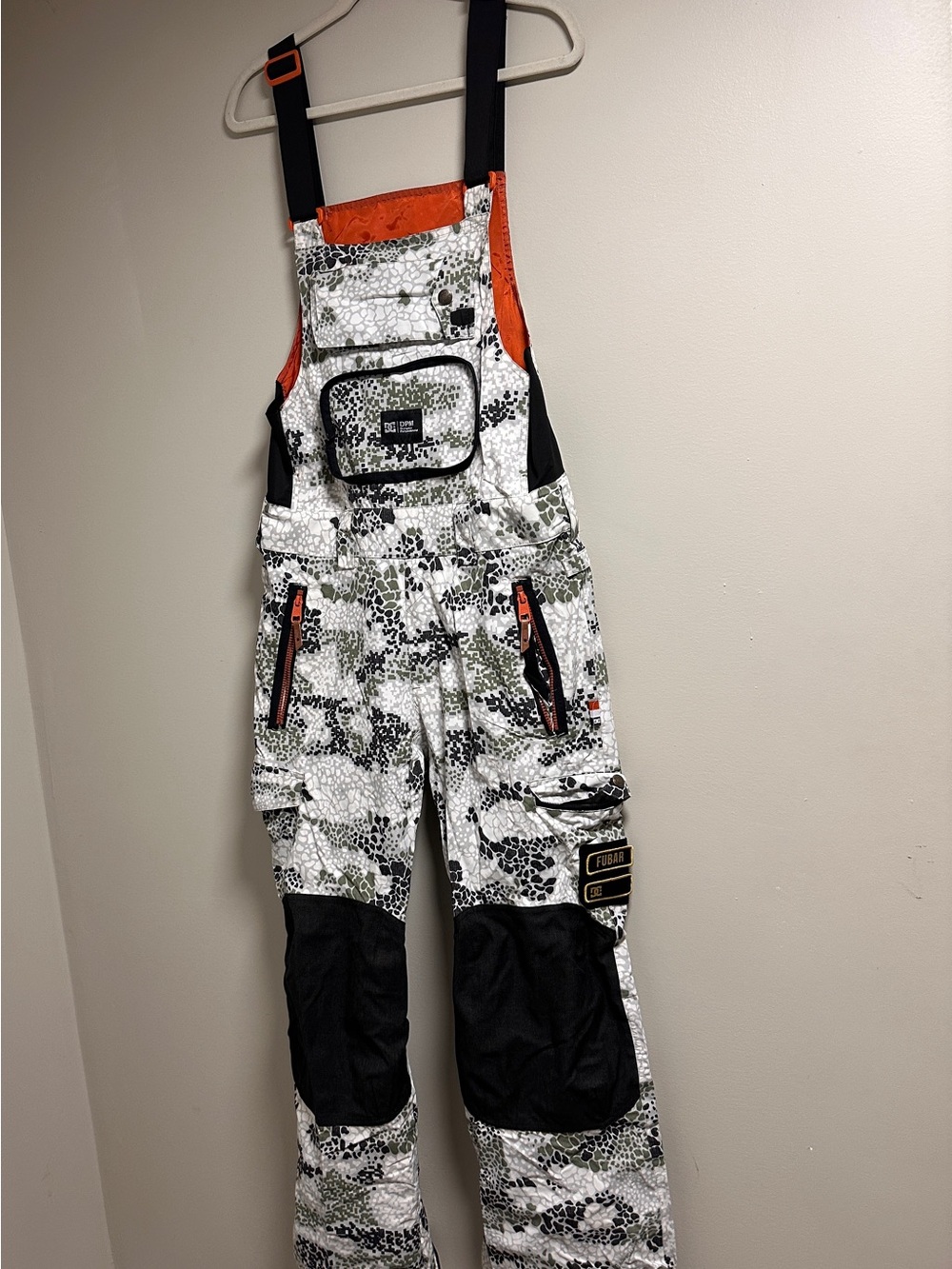 DC DPM Camo Snowboard Bib Pants Men’s XS White Green